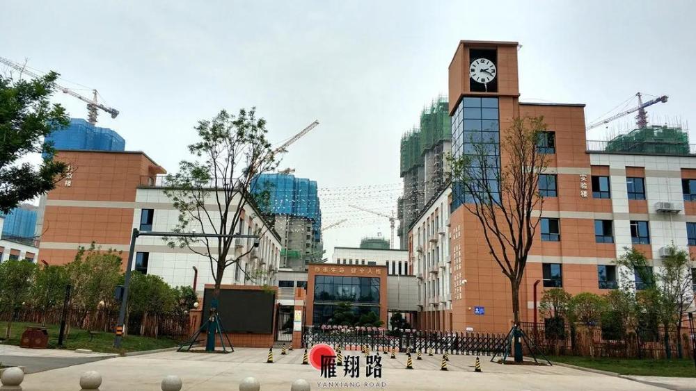 三兆村小学更名为曲江第十一小学,余王碥小学更名为曲江第十二小学
