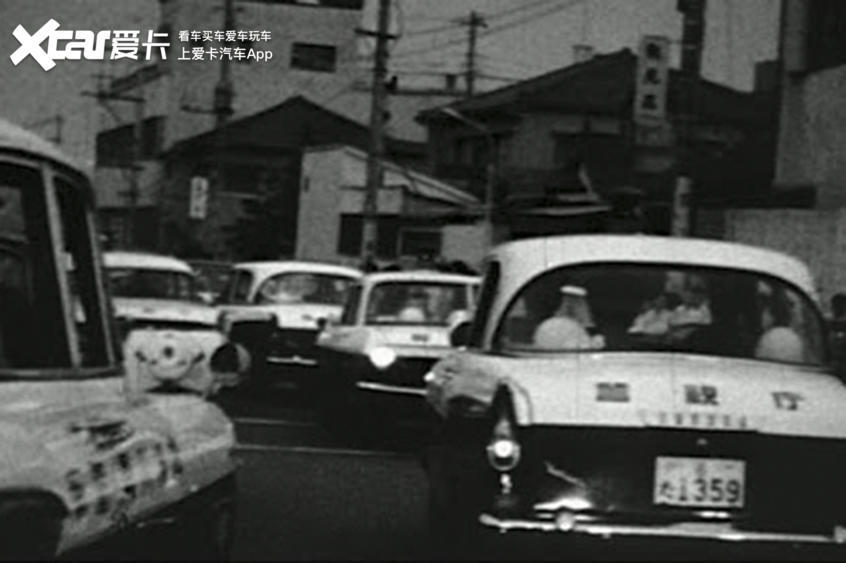 tlv小比例世界中 风靡60年代的日本警车