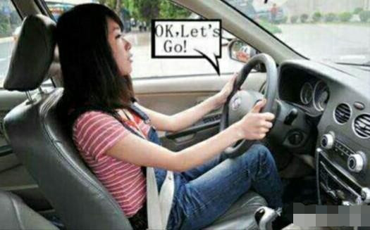 手动挡停车,是先踩刹车还是先踩离合?看看业内人士