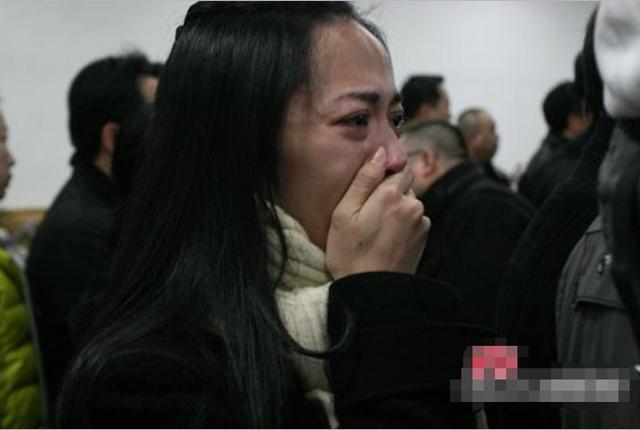 2009年,演员潘星谊家中被鱼缸割喉死亡,葬礼上为何