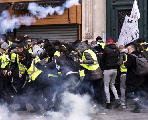 美国暴乱持续升级,给了新冠疫情"反扑