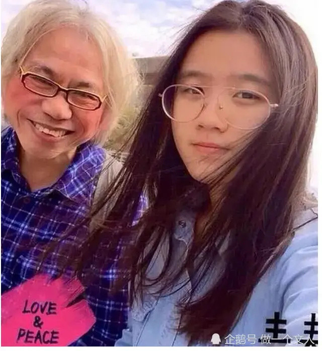 57岁李坤城与17岁女孩林靖恩谈相差40岁的爷孙恋,如今怎样了?