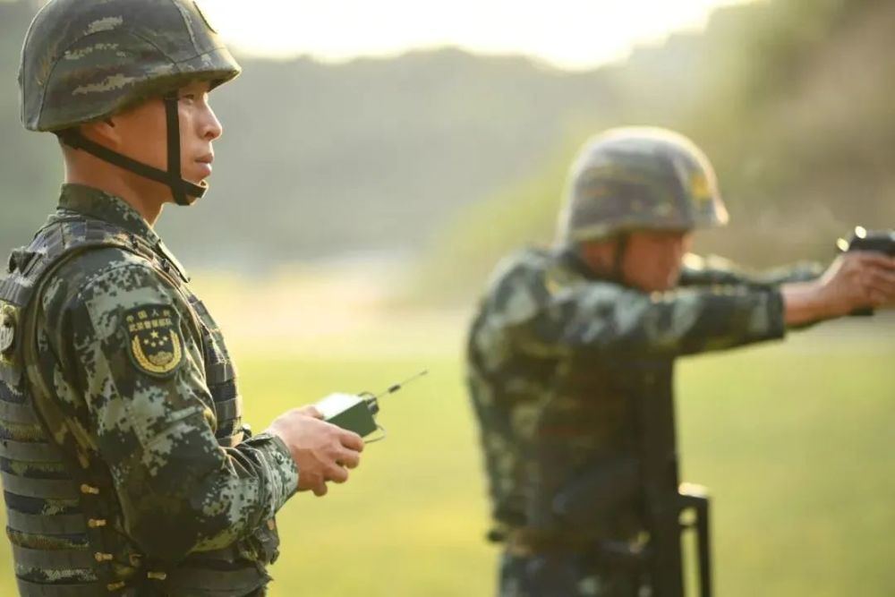 曹中兵生日那天,徐迪亲手给他做了一个生日蛋糕,利用训练间隙为他举行