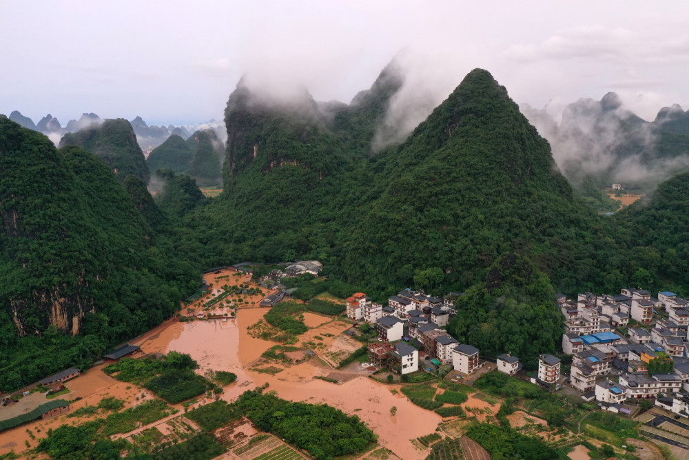 广西凤山县巴畴乡人口有多少_广西凤山县高速线路图(2)