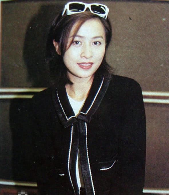 刘嘉玲,1965年12月8日生于中国江苏苏州,祖籍广西,影视女演员,歌手.