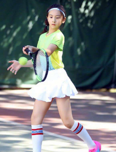 田亮女儿才是"接骨式"长大,森碟12岁身高170,这腿认真