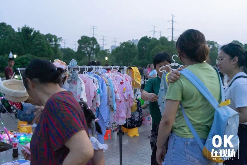 暴走马鞍山这些广场,公园里的地摊,发现城市烟火