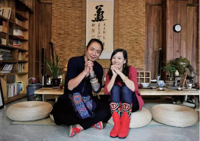 顾少强已由原来的顾老师变为现在的顾掌柜,在成都和丈夫开了一家客栈.