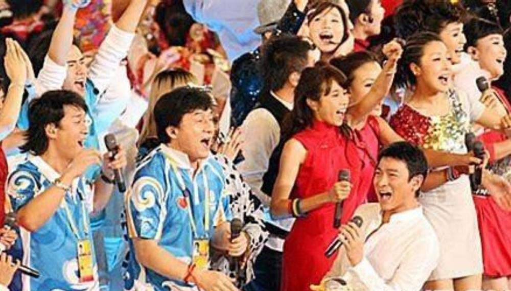08年群星演唱《北京欢迎你》时,张学友,刘德华和周杰伦为何美能入选?