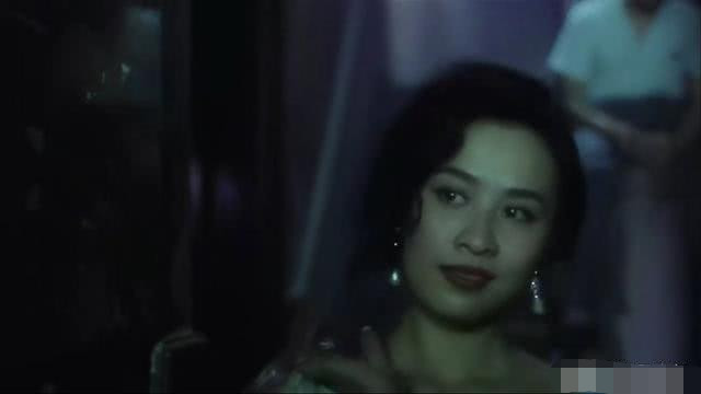 港片《阿飞正传》里的刘嘉玲,尽显妩媚与妖娆,网友:美极了!