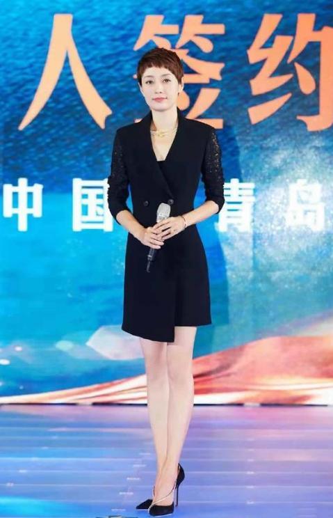 短发女神孙俪，在11年后再留长发，扎起短马尾，还真是可爱又减龄
