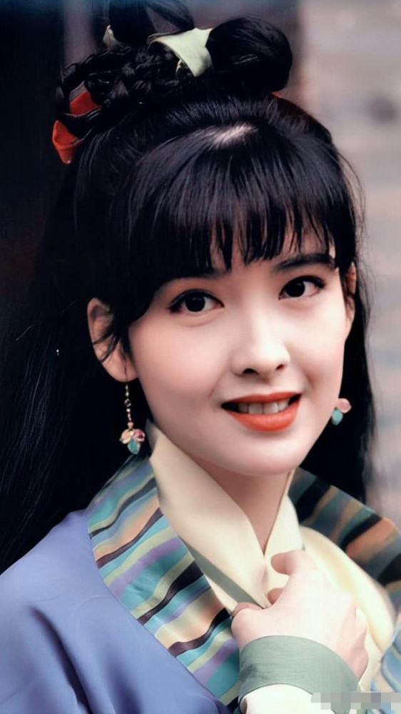 周慧敏的古装造型神韵十足飘飘然如仙女一般美丽