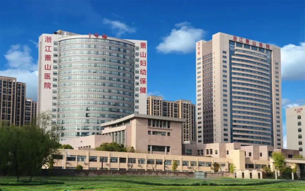 “还孩子命来！”杭州萧山医院大门被砸烂