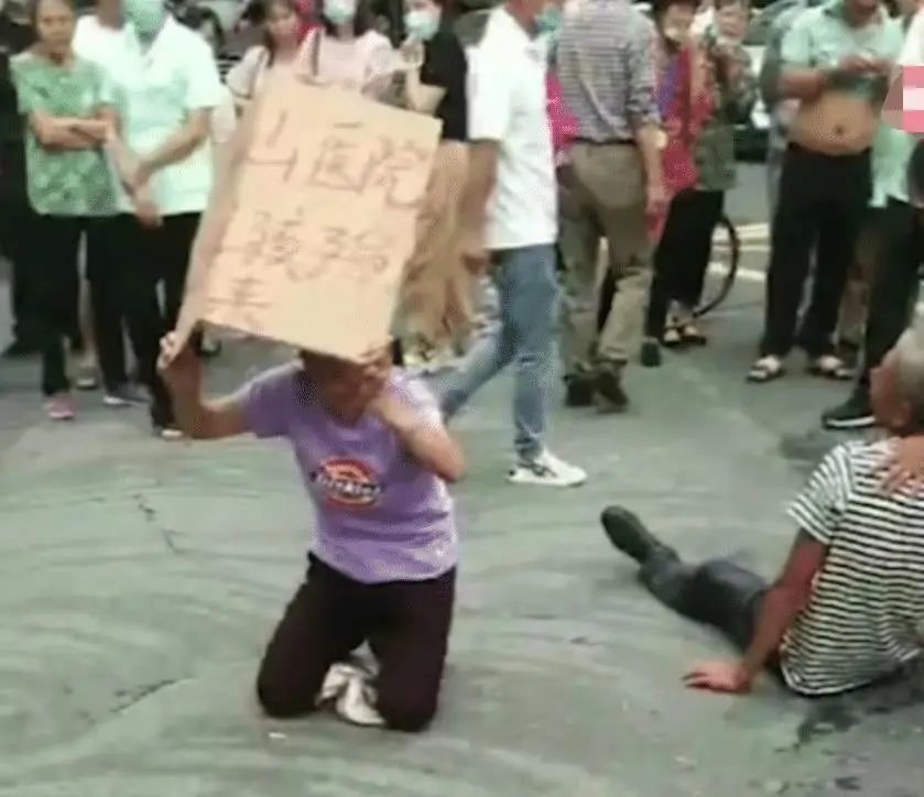“还孩子命来！”杭州萧山医院大门被砸烂