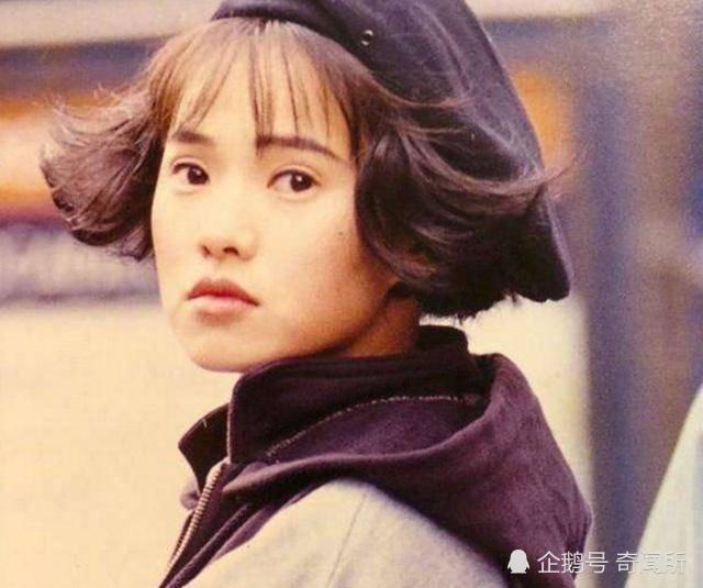 伊能静组团出道时的老照片:小眼睛,眼神忧郁,带着原生