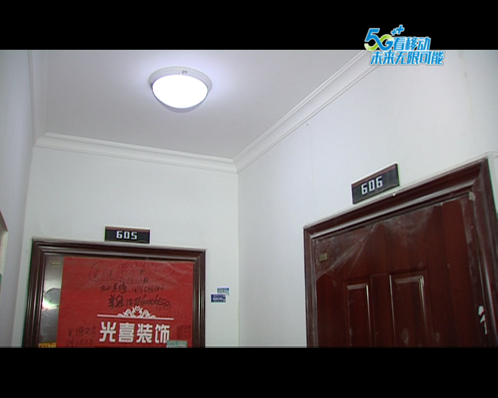 闹心！济南一小区入户门一开就“打架”，业主称“都改过两次了……”