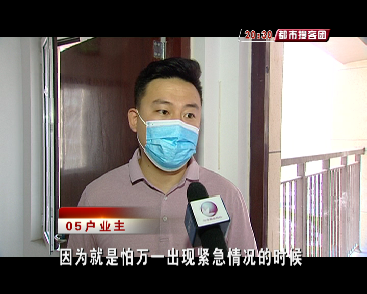 闹心！济南一小区入户门一开就“打架”，业主称“都改过两次了……”