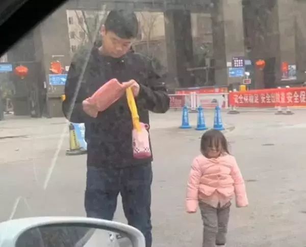 踹人揍人短剧，免费观看与深度解析，踹人揍人短剧，免费观看与深度解析的探讨