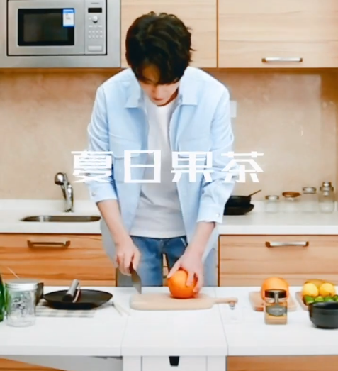 肖战在家做饮料喝，看清他一次性放水果数量，原谅我没见过世面