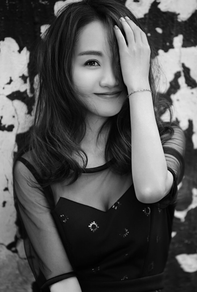 美女明星杨蓉连衣长裙复古时尚黑白写真