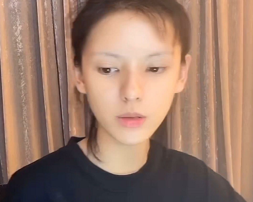 张予曦首次公开化妆过程，看清她素颜状态，没有眉毛也能这么好看