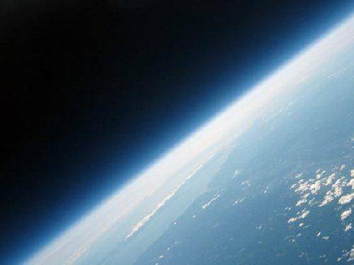 "太空照相机"拍下的地球照片