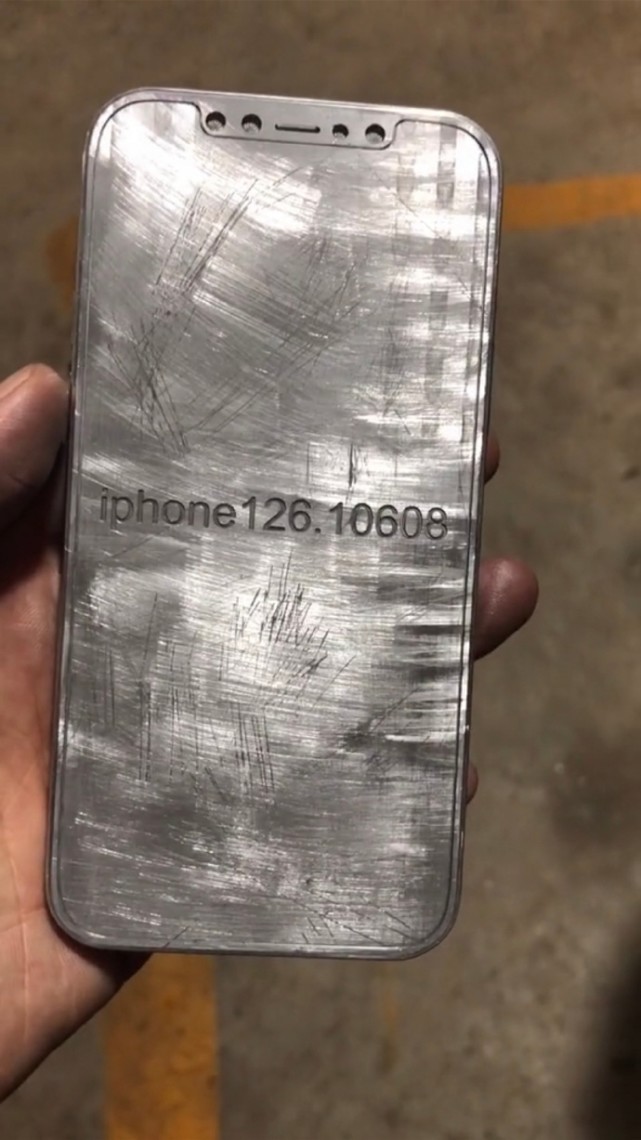 看到这样的iphone12后,媳妇说苹果是得罪设计师了吗?