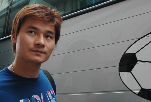 足坛最强"东莞仔"!李毅大帝晒照同框影星林家栋,网友:亲兄弟
