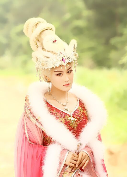 张馨予#秦清霸气,苏妲己妖媚,李莫愁狠,你喜欢怎样的她?