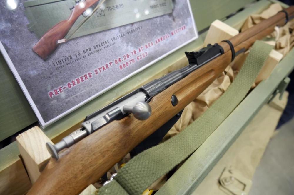 美国公司推出缩小版莫辛纳甘步枪,拿在手里如同玩具,只比原版便宜七块