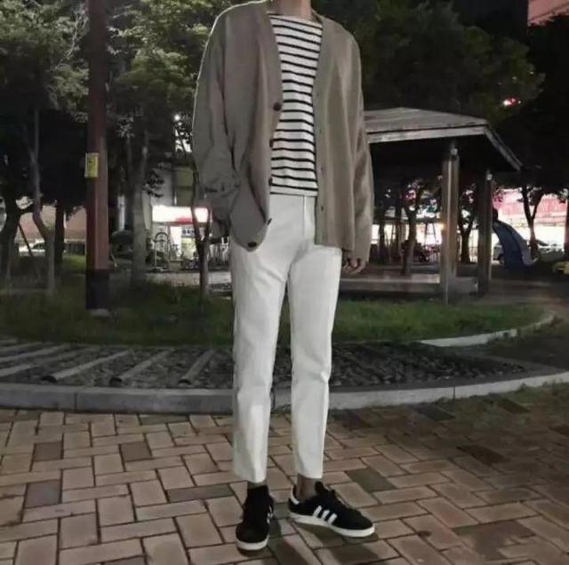 look3 : 黑衣配黑短裤