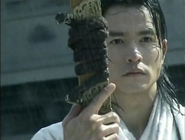 前几年于妈版的《神雕侠侣》,还专门请了李铭顺扮演黄药师.