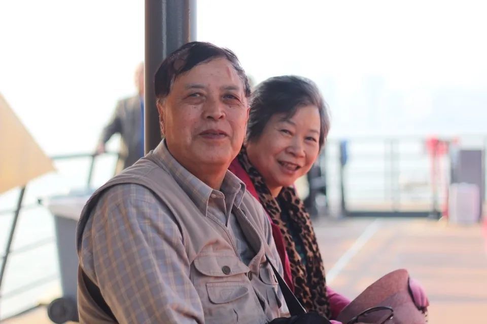 60岁孙姐说:"儿子,妈找个老伴不用你养老!"说出单身母亲的心酸