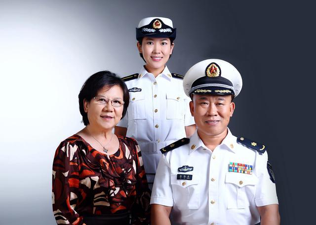 杜旭东与妻子和女儿