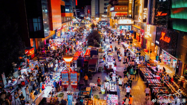 合肥淮河路步行街归来的城市烟火气息!图源:@摄影师