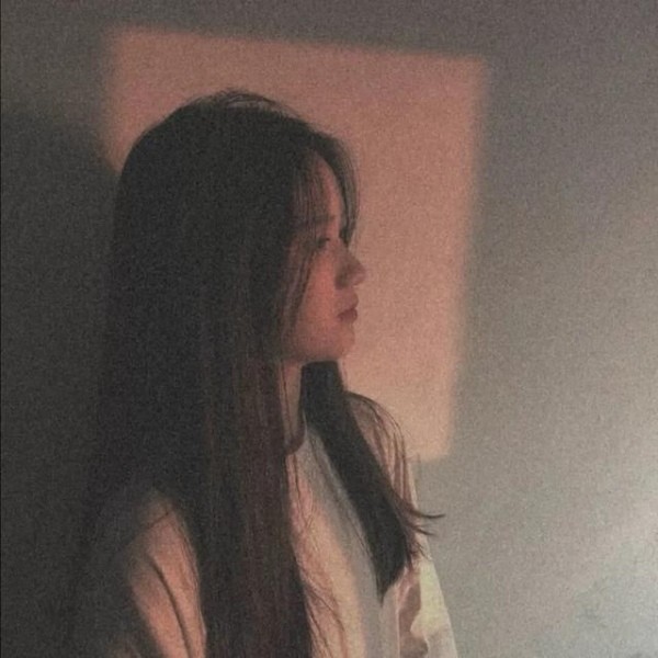 微丧女头:没人给你送伞,那你就自己跑回家