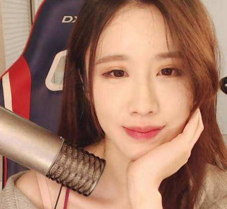 虎牙疑似再次涉黄:女主播暗示动作明显,网友要求虎牙