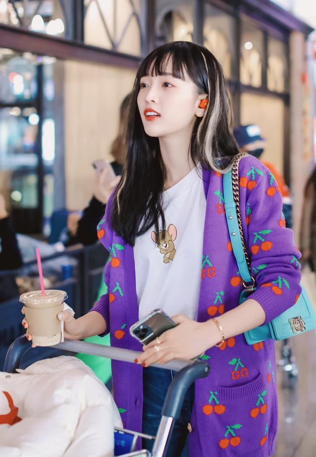 齐刘海也太减龄了！女明星齐刘海造型大比拼，哪款是你的菜？
