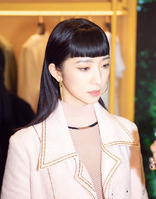 齐刘海也太减龄了！女明星齐刘海造型大比拼，哪款是你的菜？
