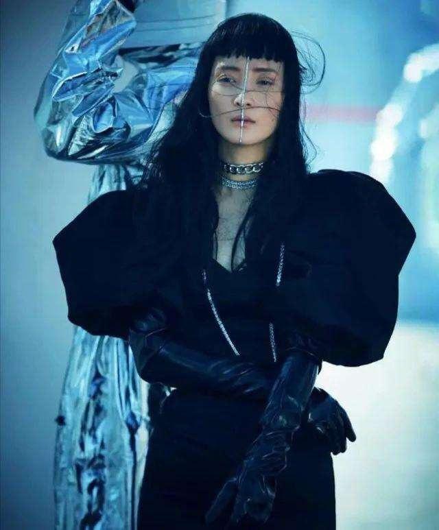 齐刘海也太减龄了！女明星齐刘海造型大比拼，哪款是你的菜？