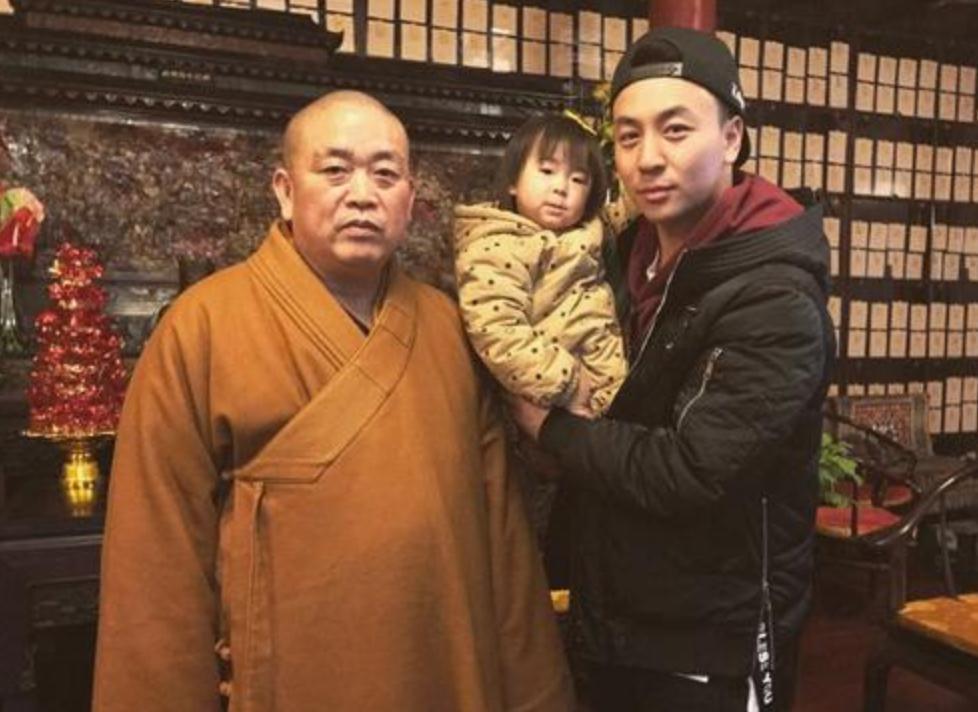 而事实上,释小龙是一个来自河南的小伙子,父亲陈同山出生于武术世家