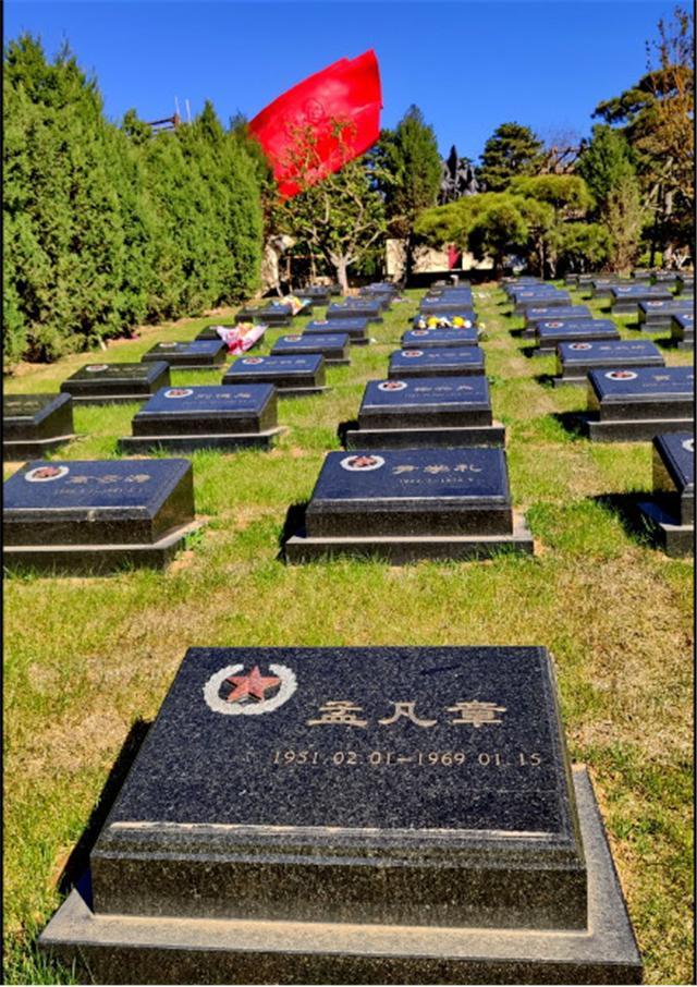 永远定格在18岁的河南烈士:血肉之躯撼巨石,葬于北京八宝山公墓