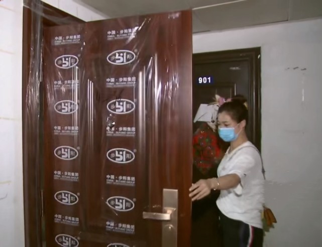 业主换门变了朝向,物业强硬立场让人为难:限期改正,没