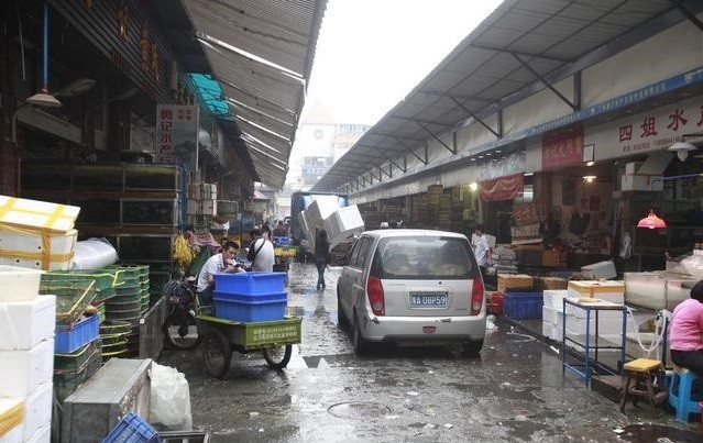 而且到目前为止,并不能确定华南海鲜市场是湖北疫情的源头,新发地市场