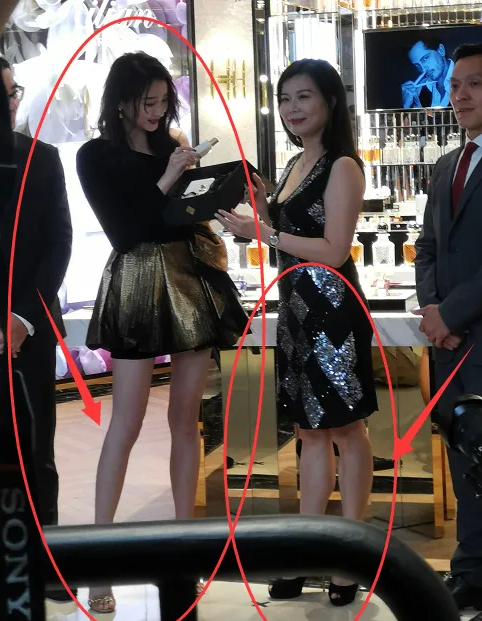 关晓彤的腿围太欺负人和女老板站在一起全网女生自闭