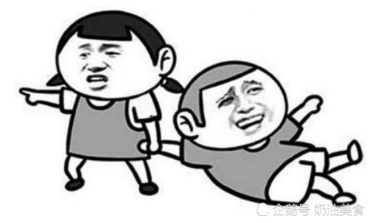 搞笑段子:今天看到一个大妈摔了,刚要去扶,一大爷把我
