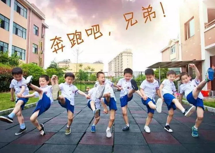 幼儿园毕业照创意摆拍,小朋友完胜大学生,解锁集体照正确姿势