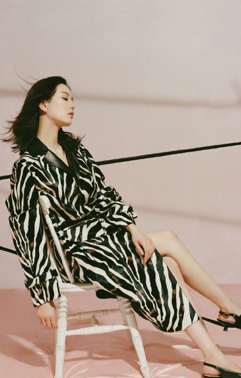 刘诗诗精美写真大片,优雅时尚,彰显别样美感