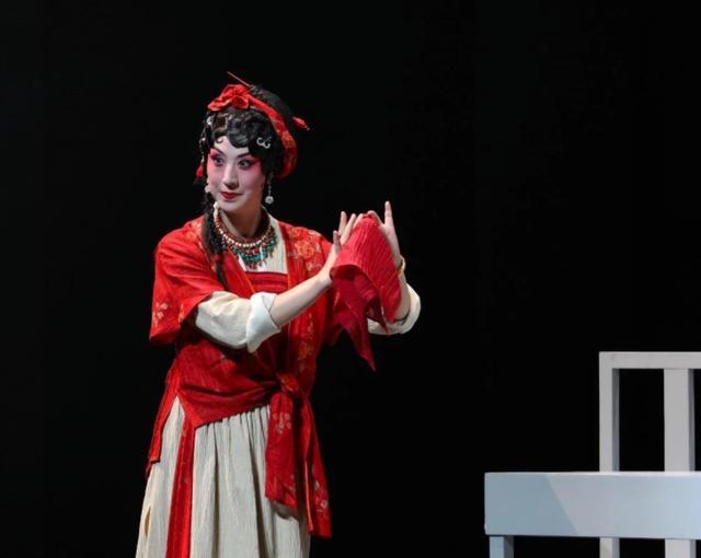 京剧演员史依弘,顶着家人反对嫁给李成儒,如今离婚13载还是单身