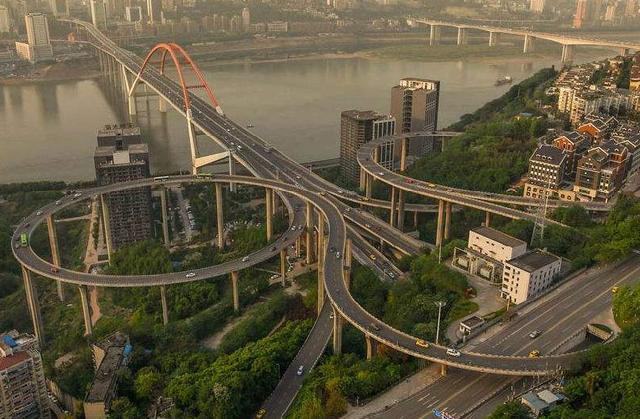 重庆又一地标走红,高达72米的立交桥,至今未发生过交通事故